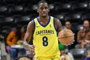 何方神圣！😮大卫-琼斯-加西亚半场10中8&三分5中4轰22分4断！