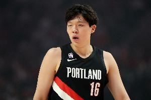 刘维伟:杨瀚森不能只专注防守 该主动增加触球&展示高位策应能力