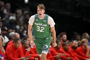 不稳当!弗拉格场均13.4分6.5板3助 三项命中率37.3%/28.6%/100%