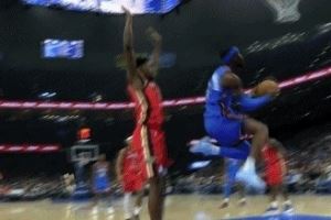 回头望月!亚历山大底线突破 空中漫步拉杆反篮打中轰停鹈鹕