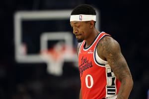 解说:比尔的能力已经永久性地下滑了 本赛季的快船提前触礁了