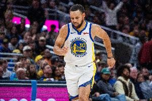 库里与安德玛分道扬镳!解说:太不可思议了 天下之大无奇不有